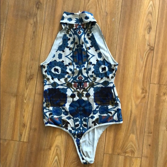 Printed Halter Bodysuit - Picture 3 of 3